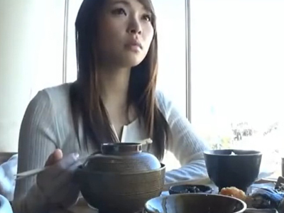 82253 - 極上素人妻をナンパして即連れ込み中出し