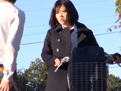 83700 - 巨乳お姉さんのお着替えを覗いて発情→我慢できずに即ハメ中出し