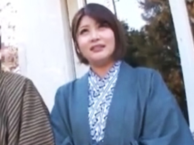 84753 - 旅館でナンパした素人妻におっぱいマッサ敢行→抵抗するも押さえつけ強制中出し！