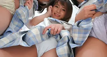 697a41724598e - 【吉良りん】ちっぱい+巨尻ロリ系制服女子高生たちとM男逆レイプエッチ