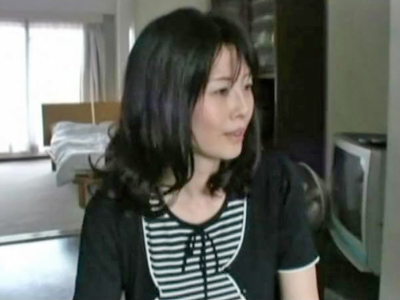 715127 - 家の近くで声をかけられ油断したのかノコノコついてく団地妻