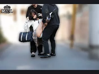 6972161a8df37 - 【JK号泣レイプ】言う事を聞かない女子高生の娘を塾講師にレイプしてもらう鬼畜義母…！ロリっ子JKが家庭内で強姦され、バチ